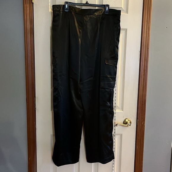 New-a new day-16-black-high-rise, satin, pleated, wide leg, slouchy, cargo pants - Picture 3 of 15